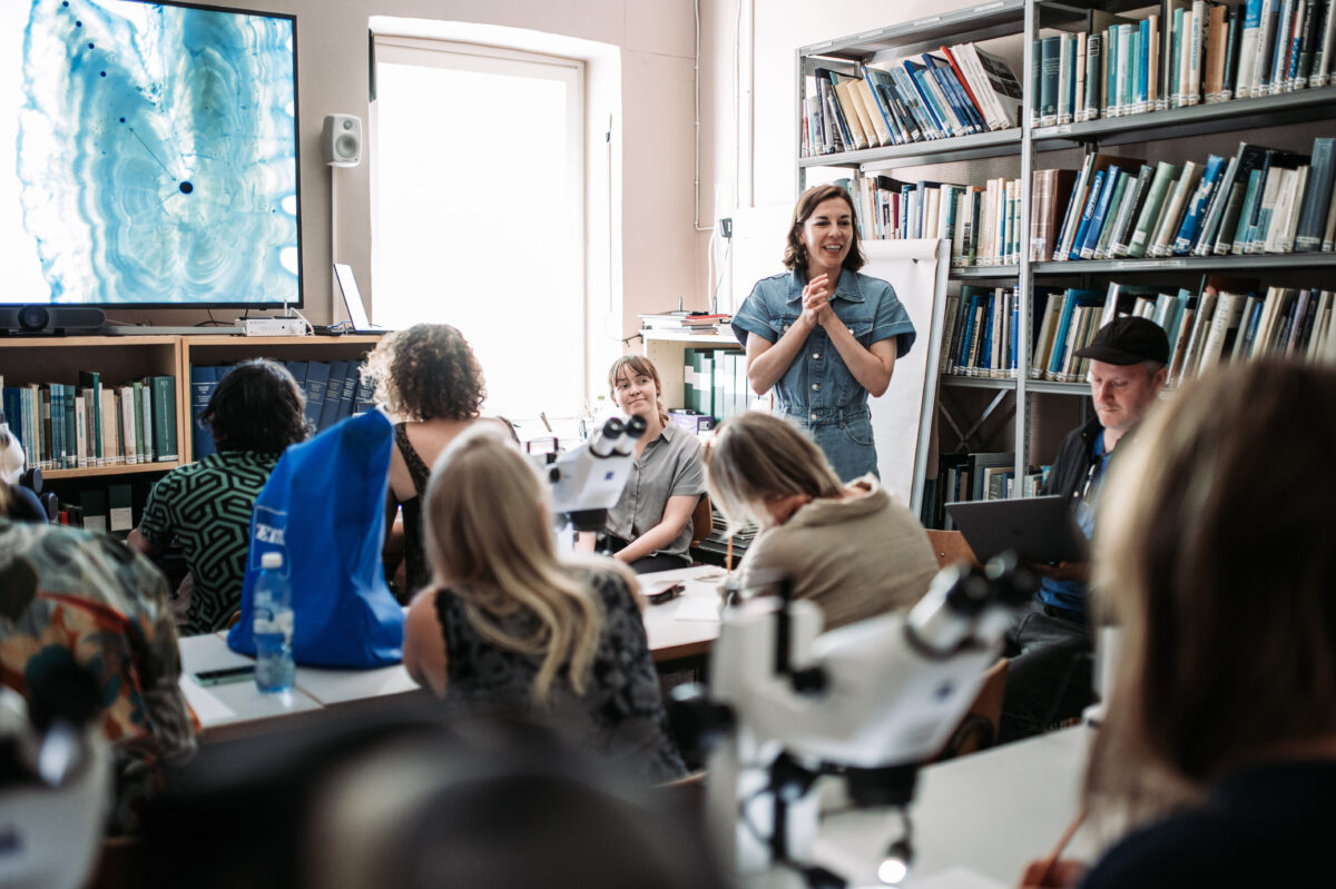 Katja Mäkinen with Matterlurgy, Otolith Reading workshop, 2022. Photo Jussi Virkkumaa 